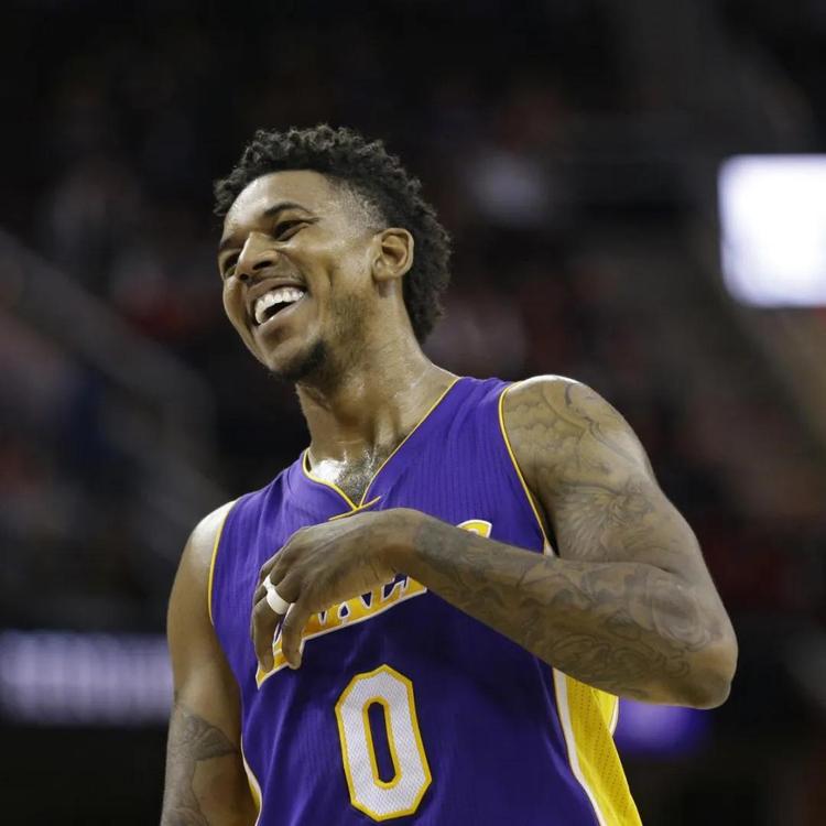 他确实在越 他确实在越